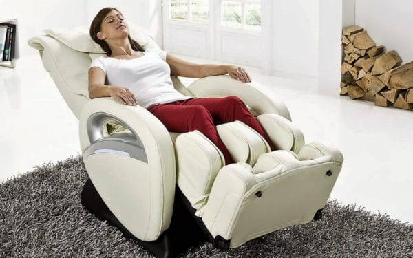 El sillón de masaje ofrece una relajación similar a un masaje de fisioterapia