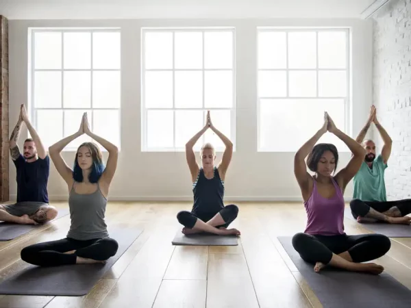 Los beneficios de practicar yoga para la salud mental y física